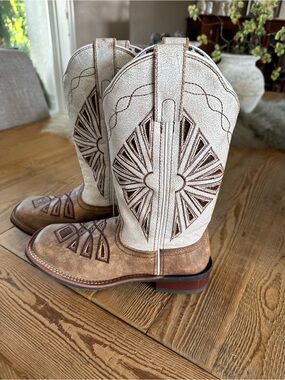 Laredo Tan and Cream Western Cowboy Boots with Decorative Stitch